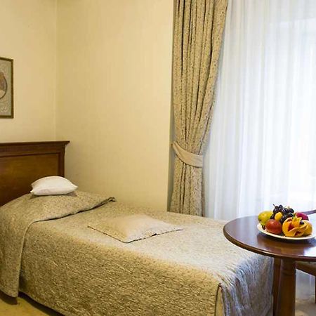 Zamek Na Skale Hotel Тшебешовице Стая снимка