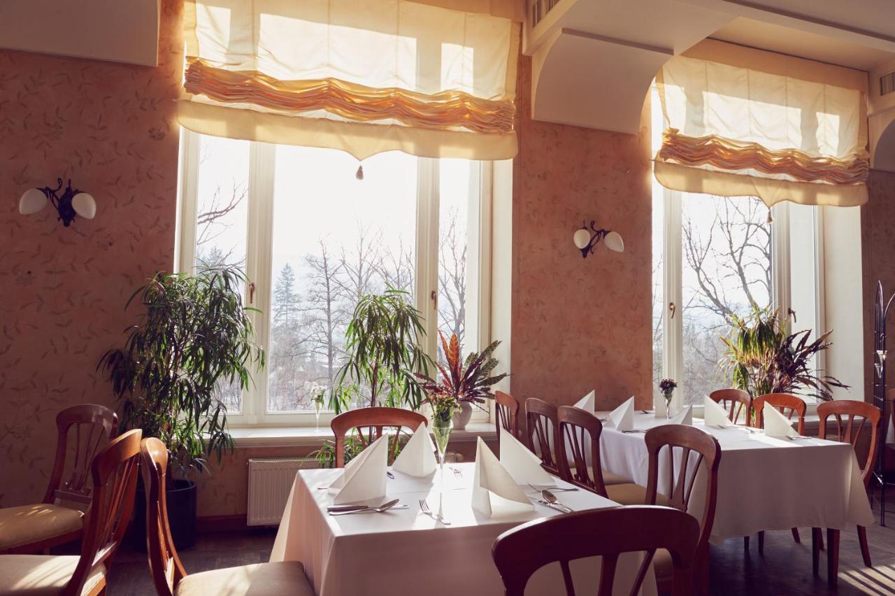 Zamek Na Skale Hotel Тшебешовице Екстериор снимка