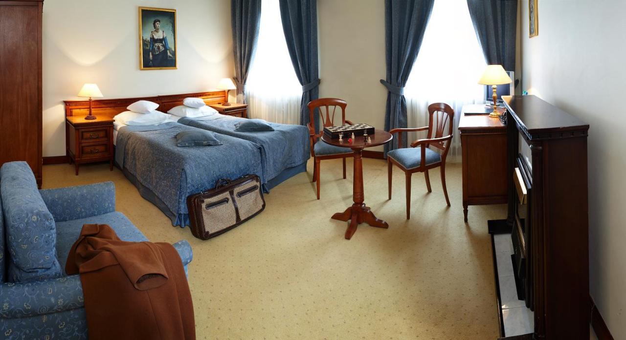 Zamek Na Skale Hotel Тшебешовице Екстериор снимка