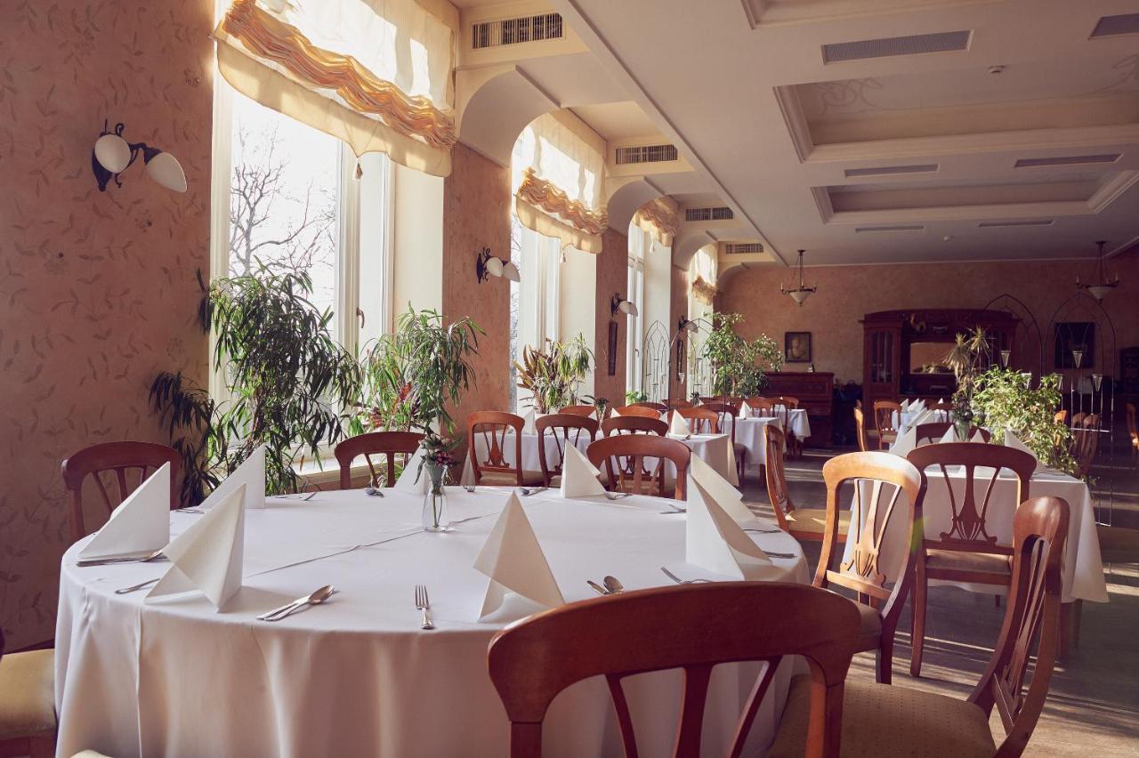 Zamek Na Skale Hotel Тшебешовице Екстериор снимка
