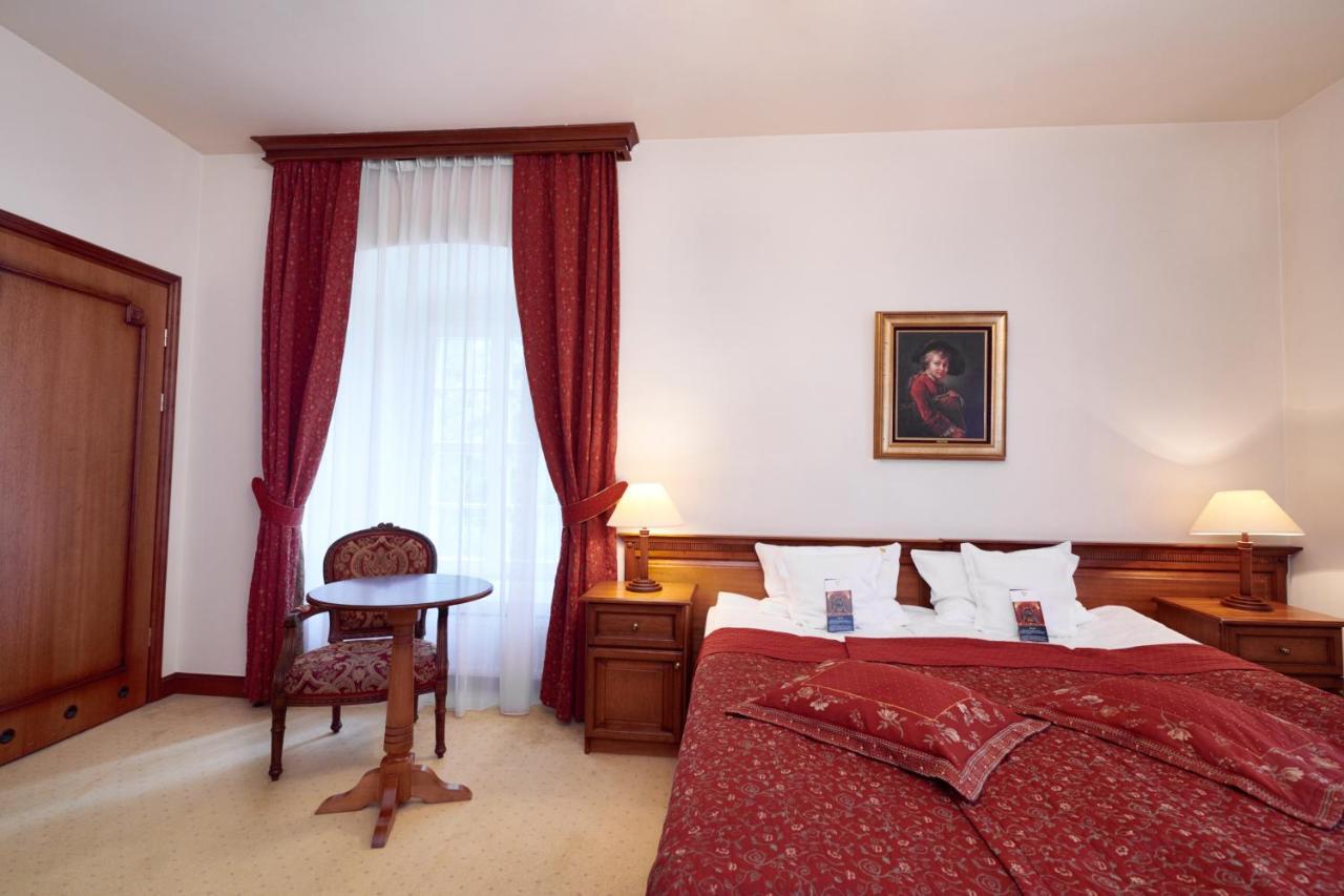 Zamek Na Skale Hotel Тшебешовице Екстериор снимка