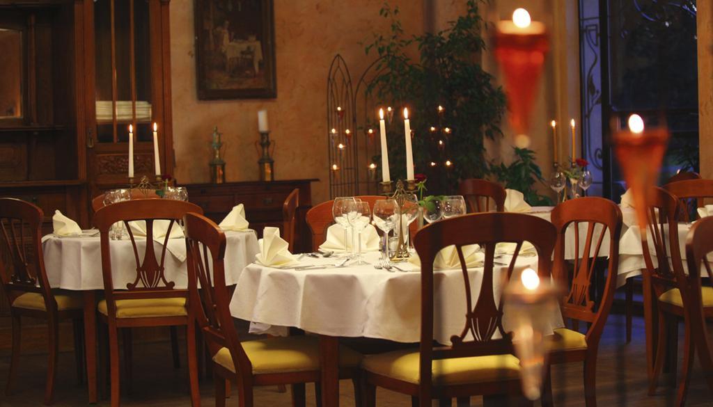Zamek Na Skale Hotel Тшебешовице Екстериор снимка