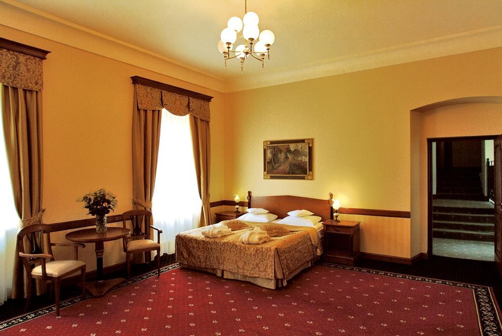 Zamek Na Skale Hotel Тшебешовице Екстериор снимка