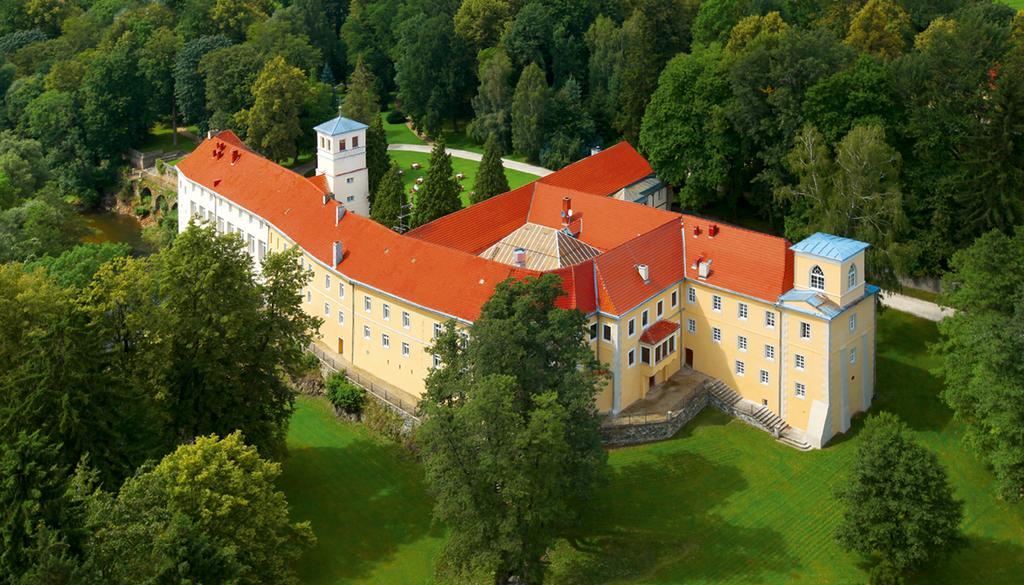 Zamek Na Skale Hotel Тшебешовице Екстериор снимка