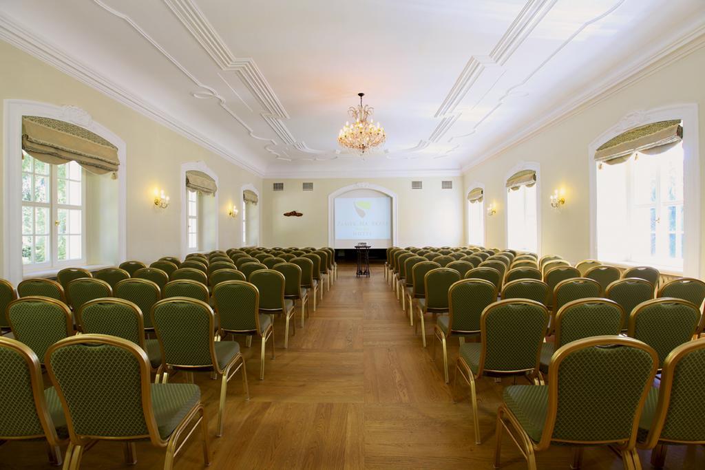 Zamek Na Skale Hotel Тшебешовице Екстериор снимка